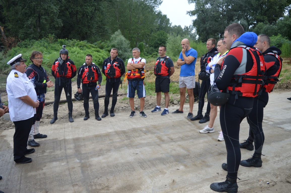 OBUKA PRIPADNIKA SEKTORA ZA VANREDNE SITUACIJE style=